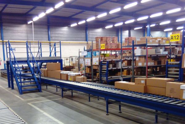 manutention des cartons en zone de stockage - MATREX